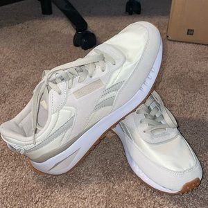Never worn reebok forte racer sneakers